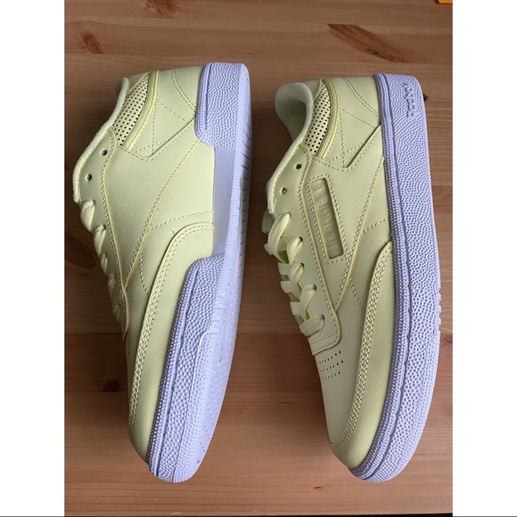 NWOT Reebok Club C 85 Women’s Sneakers Lemon Glow - Picture 3 of 10